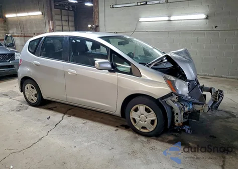 2013 Honda Fit z USA, uszkodzony, nr VIN JHMGE8H35DC081917